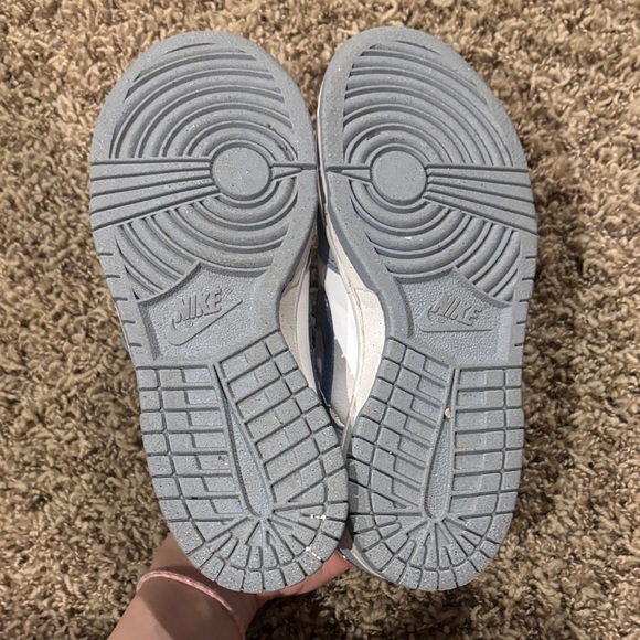 Nike Light Gray and White Low-Top Sneakers - Picture 5 of 6